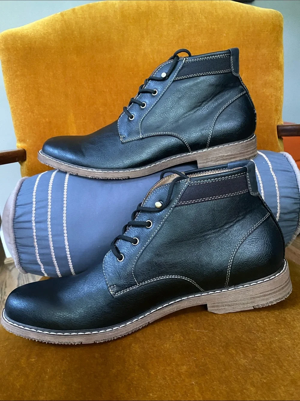 Men's Hawker Rye Black Frausen Leather Chukka Boots - size 11.5